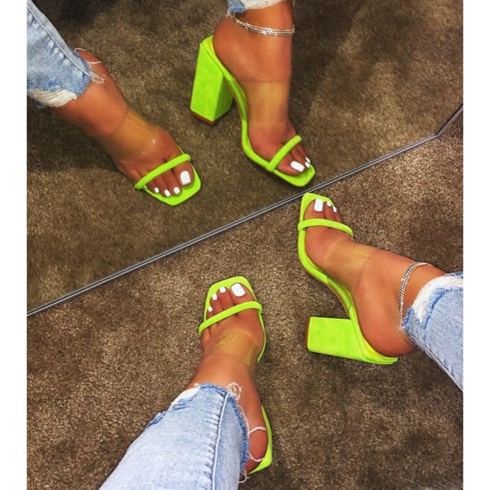 🔥New🔥Gorgeous Lime Single Strap Heels. 😍😍